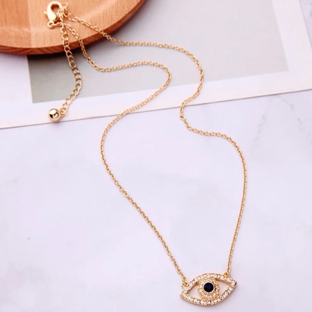 ✨BRAND NEW✨ Evil Eye Pendant Necklace